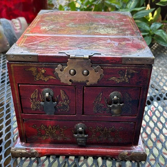 Vintage red lacquered wood Asian style jewelry box - Picture 1 of 17